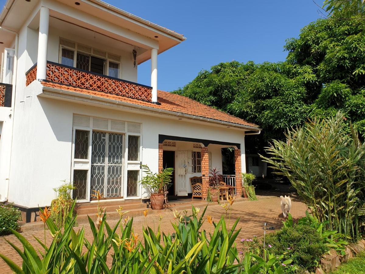 Alison&Dave's Guesthouse Entebbe Extérieur photo