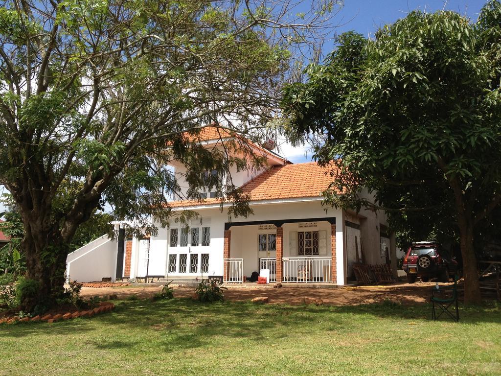 Alison&Dave's Guesthouse Entebbe Extérieur photo