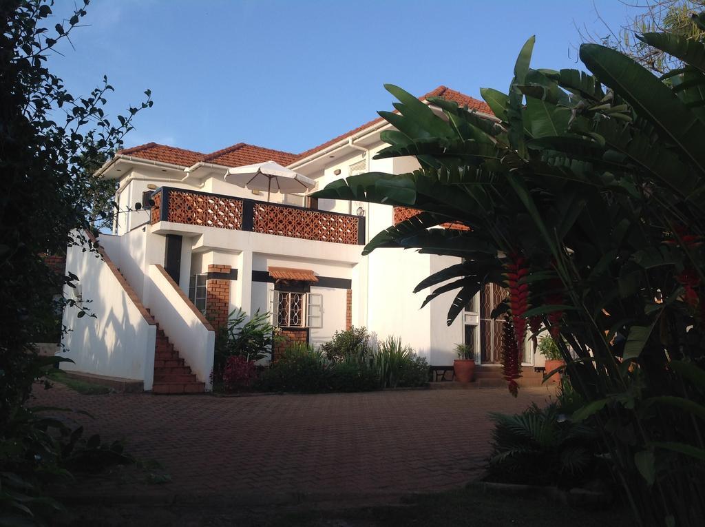 Alison&Dave's Guesthouse Entebbe Extérieur photo