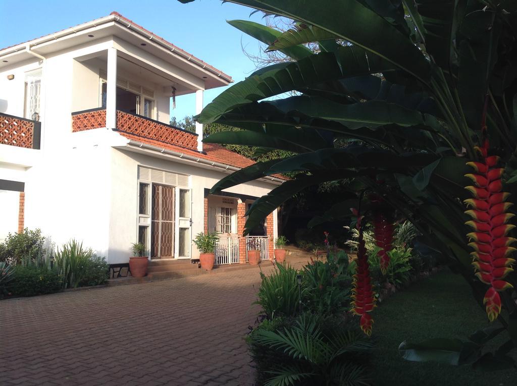 Alison&Dave's Guesthouse Entebbe Extérieur photo